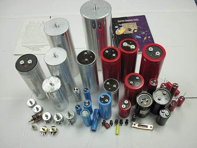 Manufacturer of Aluminum Electrolytic Capacitors